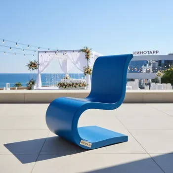 Аренда Стульчик детский Panton Blue в Sport Inn Hotel & Wellness — ART SPACE