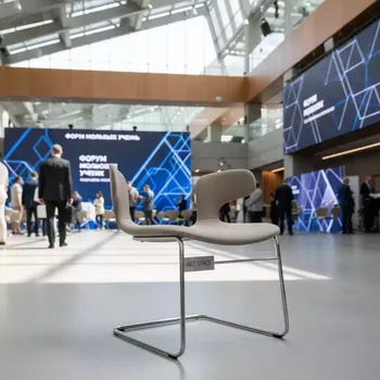 Аренда Стул для посетителя Golf Chrome V в Omega Sirius — ART SPACE