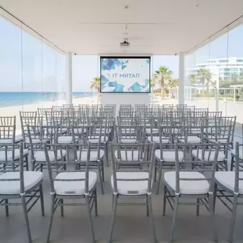 Аренда Стулья Chiavari smoke с белой подушкой в пляжном комплексе VinoGrad — ART SPACE