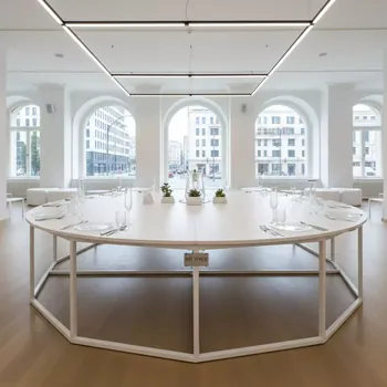 Аренда Стол Лидер 3 диаметр 1800 мм белый белый каркас в Boutique Hotel PORTUM 1905 — ART SPACE