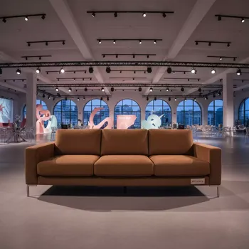 Аренда Диван трехместный Kubus коричневый в банкетном зале «Дельфин» — ART SPACE