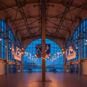 Аренда Комплекты ретро гирлянд в зале «Чайка» (Морпорт) — ART SPACE