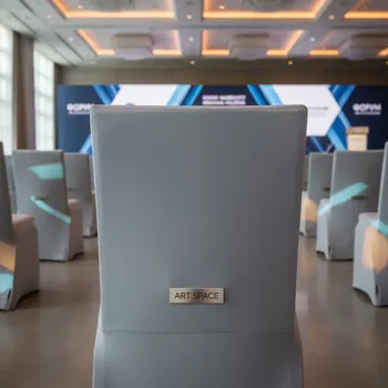 Аренда Чехол для стула светло серый стрейч R4E 0042 в Sochi Marriott Krasnaya Polyana — ART SPACE