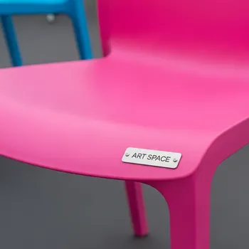 Аренда Стул пластиковый розовый Изо на Сочи Автодроме — ART SPACE