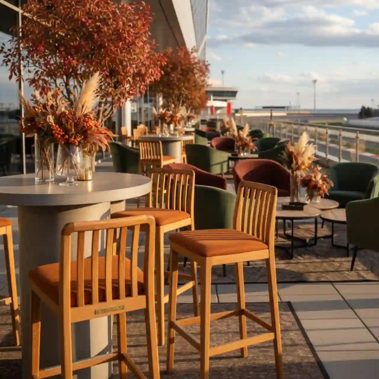 Табурет полубарный деревянный Jerry