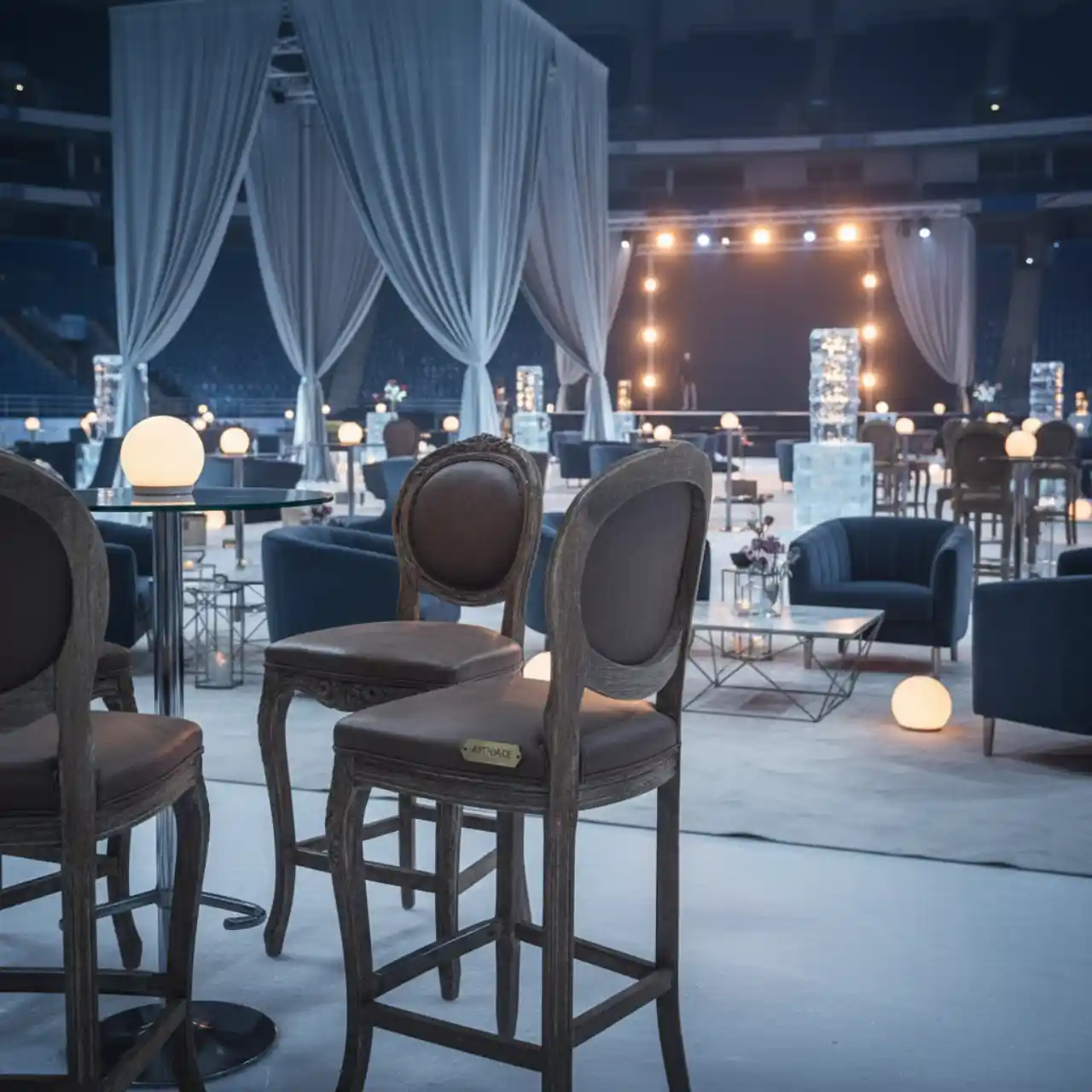 Стул барный старинный уличный деревянный