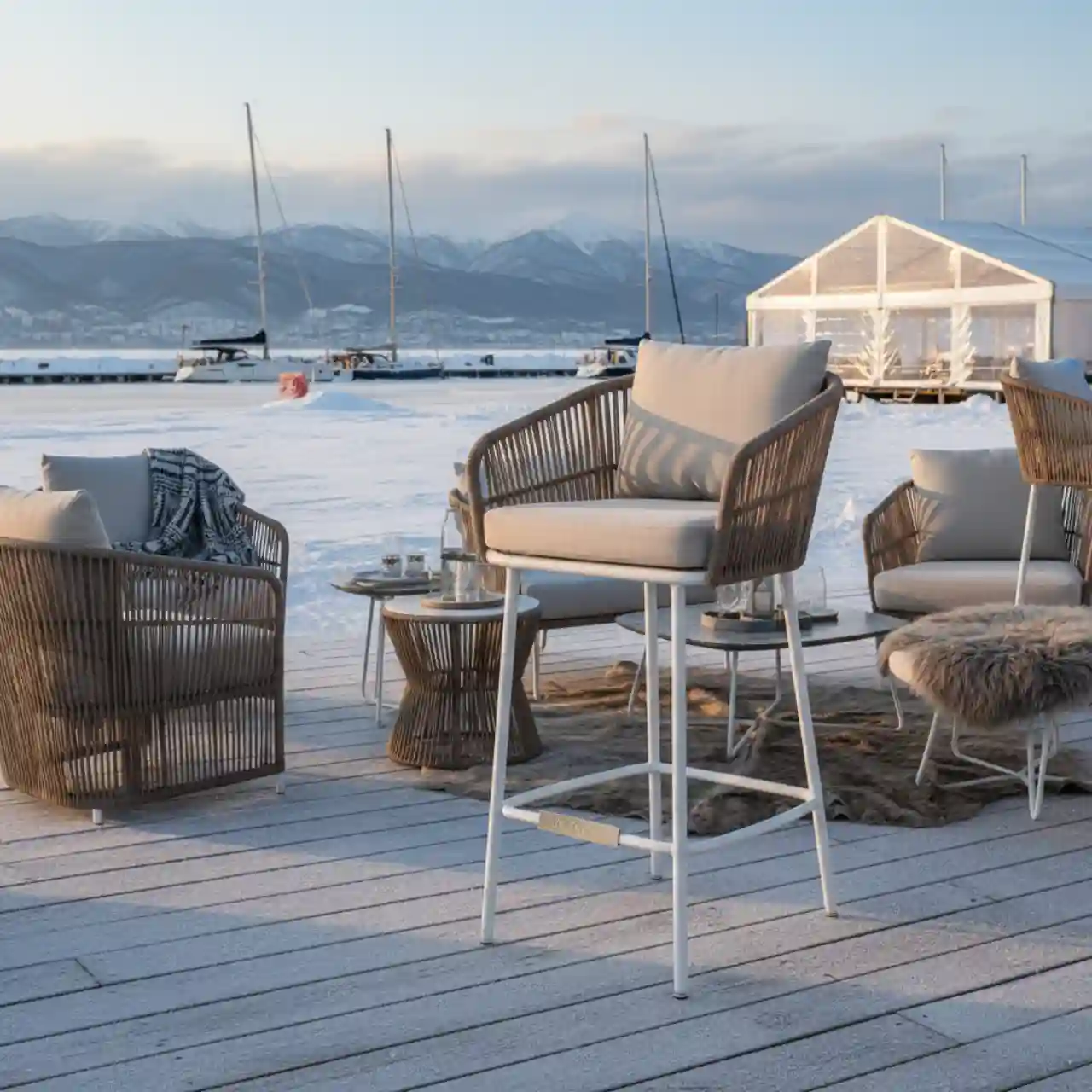 Стул барный плетеный Марсель роуп коричневый круглый каркас белый ткань бежевая