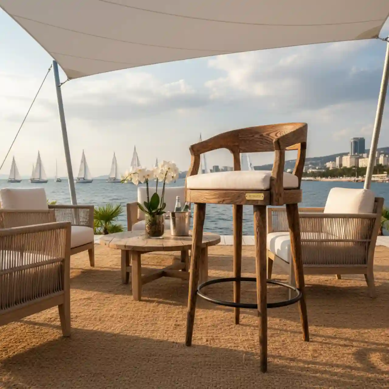 Барный стул старинный уличный деревянный