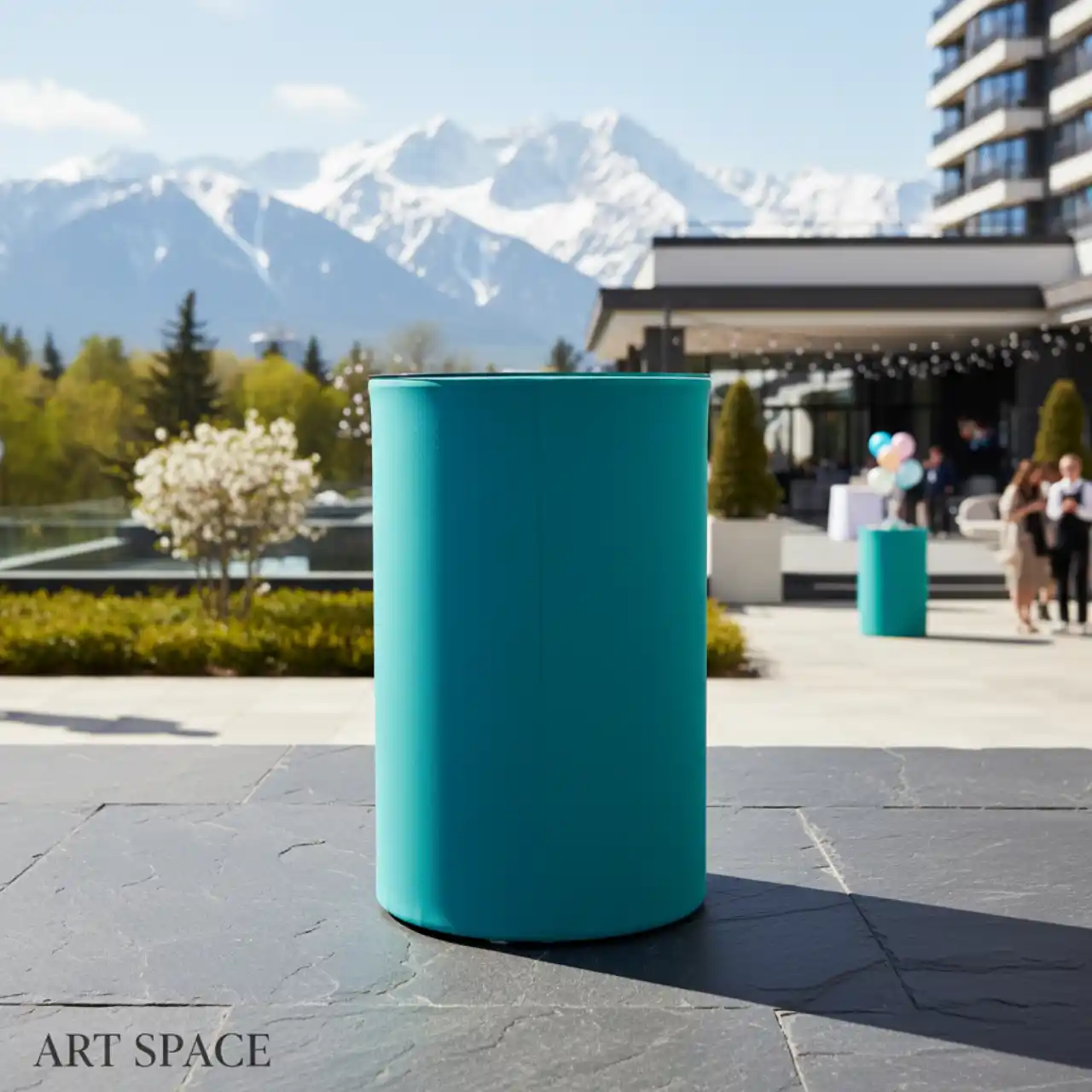 Столы коктейльные БОЧКА с бирюзовым чехлом и СТЕКЛЯННОЙ столешницей.