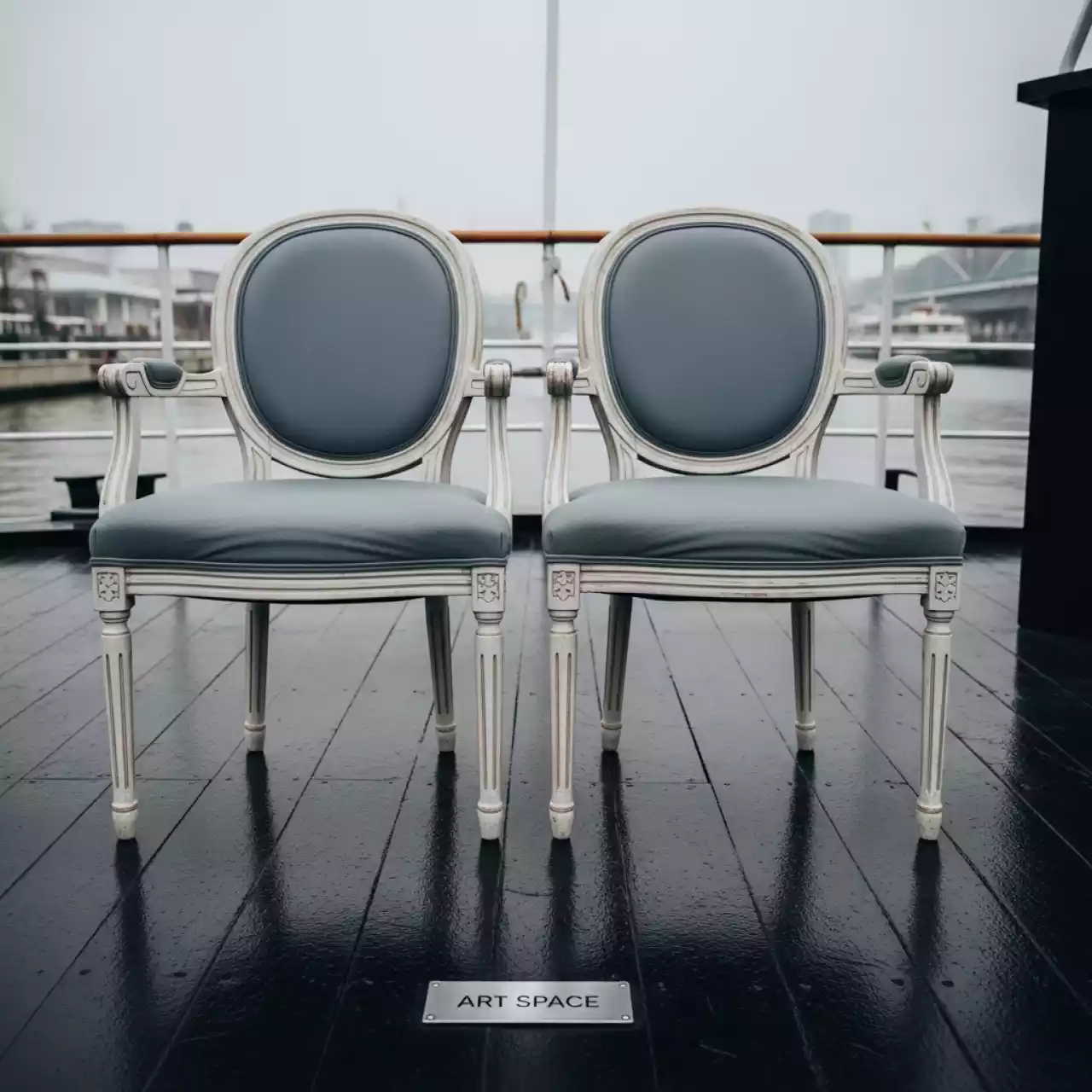 Аренда 2 стула Хит на VIP теплоходе (Морпорт Сочи) — ART SPACE