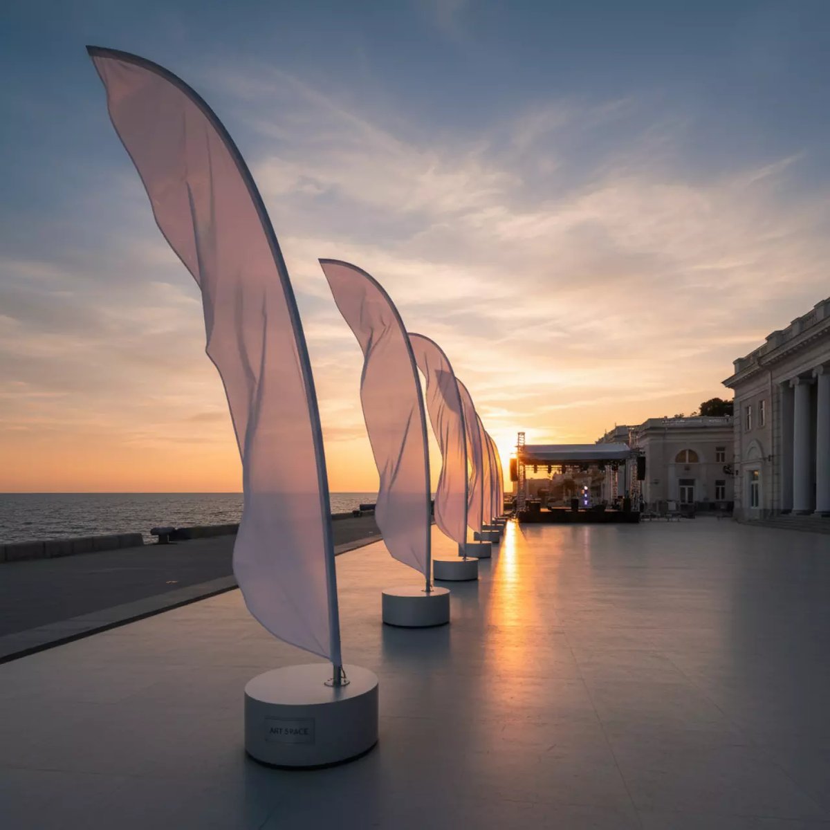 Аренда Аэрофонтаны и аэробаннеры на территории Морпорта Сочи — ART SPACE