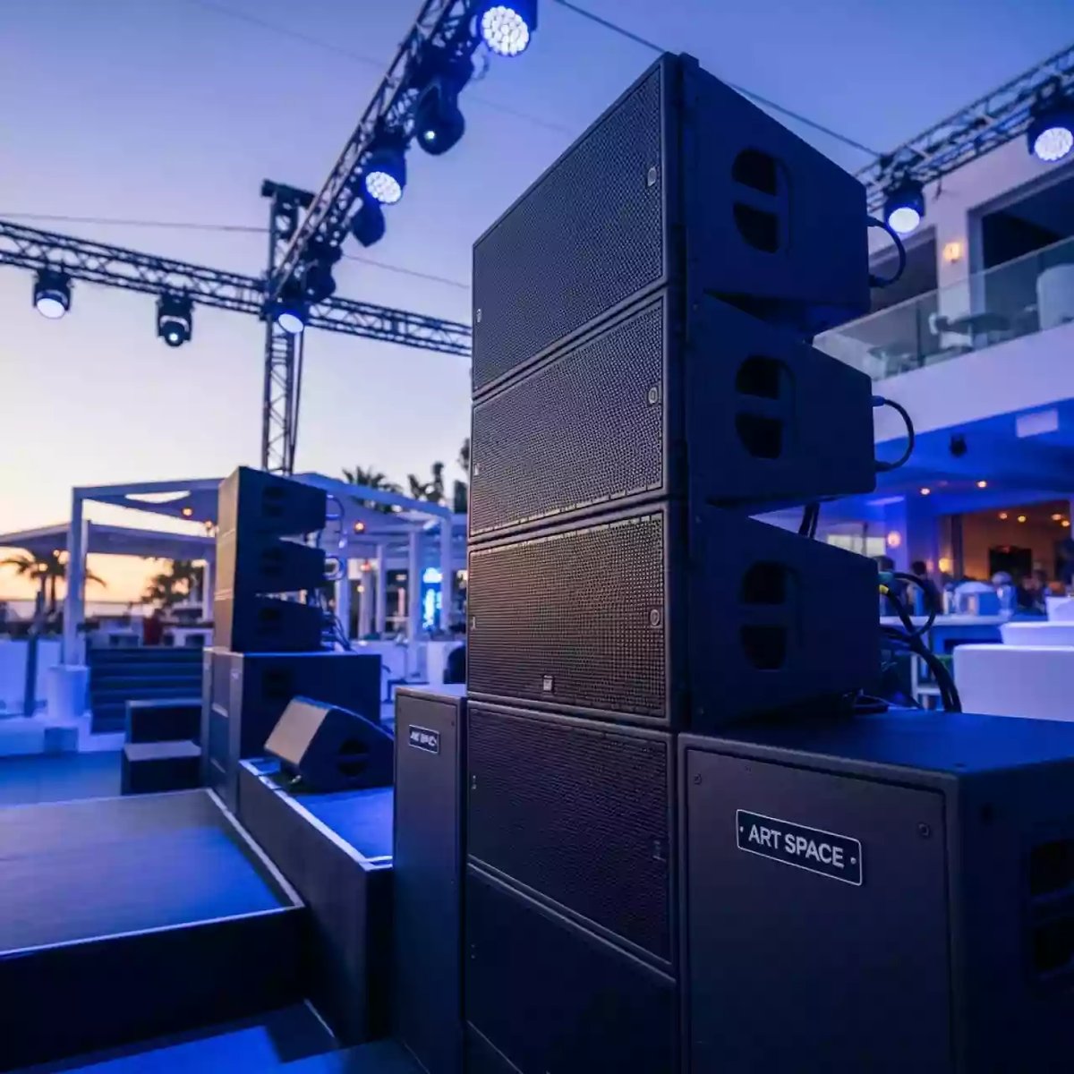 Аренда Акустическая система активная JBL SRX 16 кВт в пляжном клубе Del Mar — ART SPACE