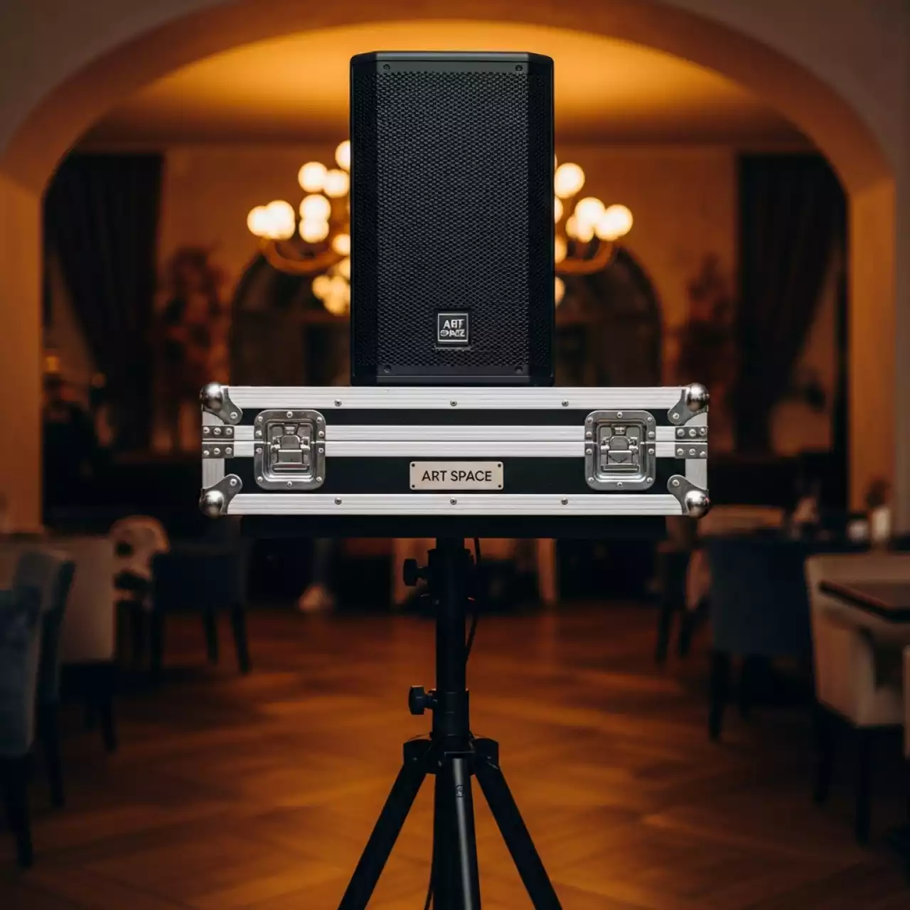 Аренда Акустическая система Behringer B415DSP Eurolive в ресторане «Высота 5642» — ART SPACE