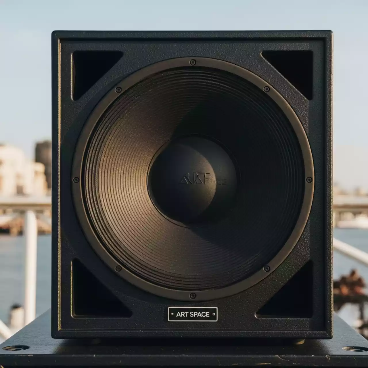 Аренда Акустическая система Behringer Eurolive B 1500D Pro на Имеретинской набережной — ART SPACE