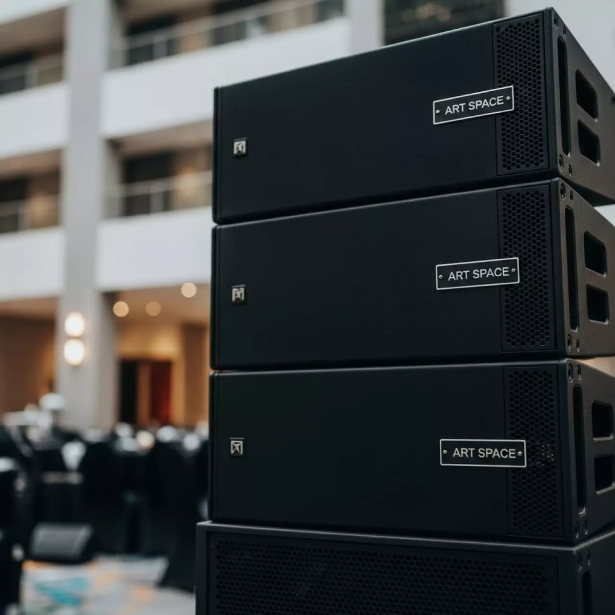 Аренда Акустическая система Electro Voice Xi 1082 Array в Маринс Парк Отеле — ART SPACE