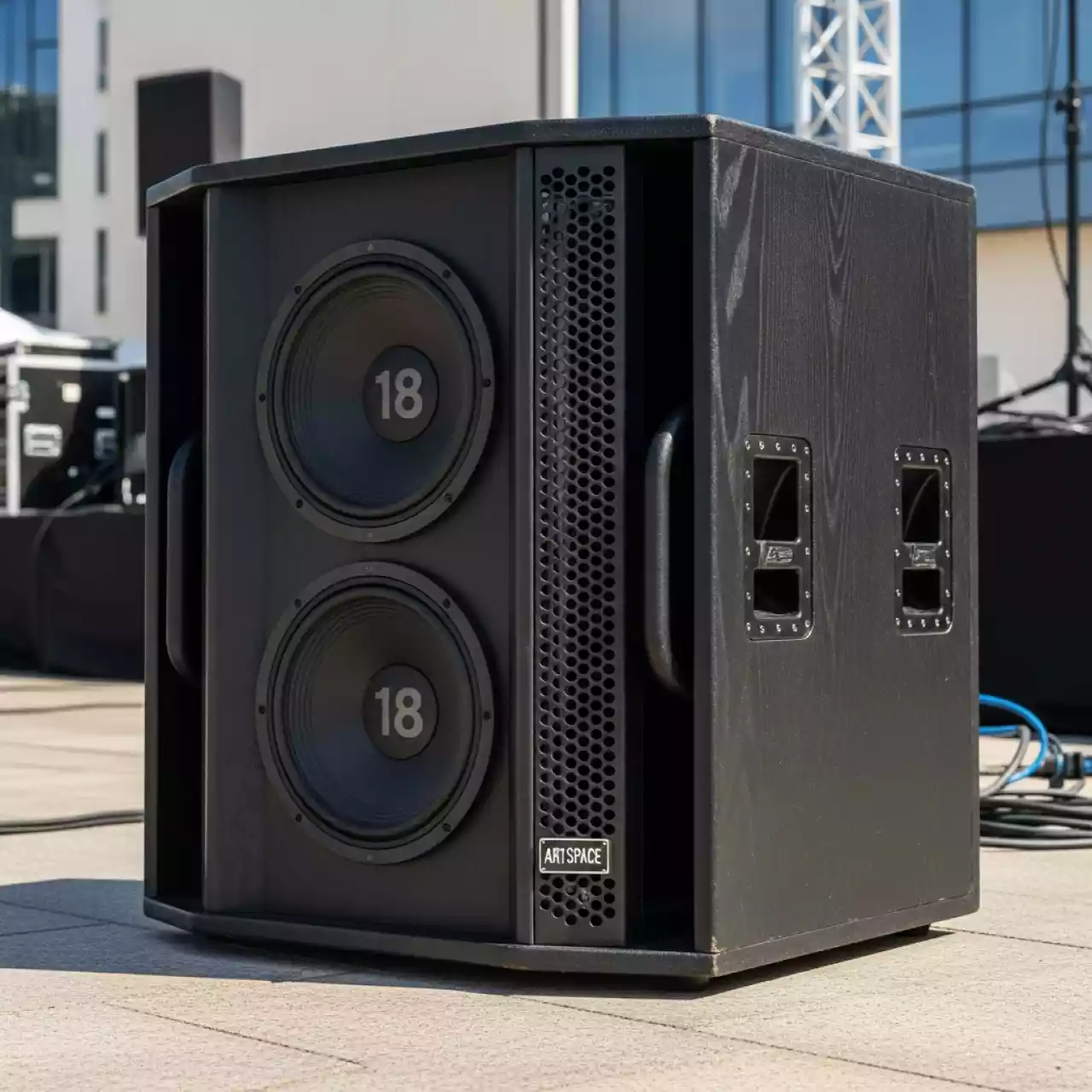 Аренда Акустическая система инфранизкочастотная D&B Audiotechnik B2 на Медальной площади — ART SPACE