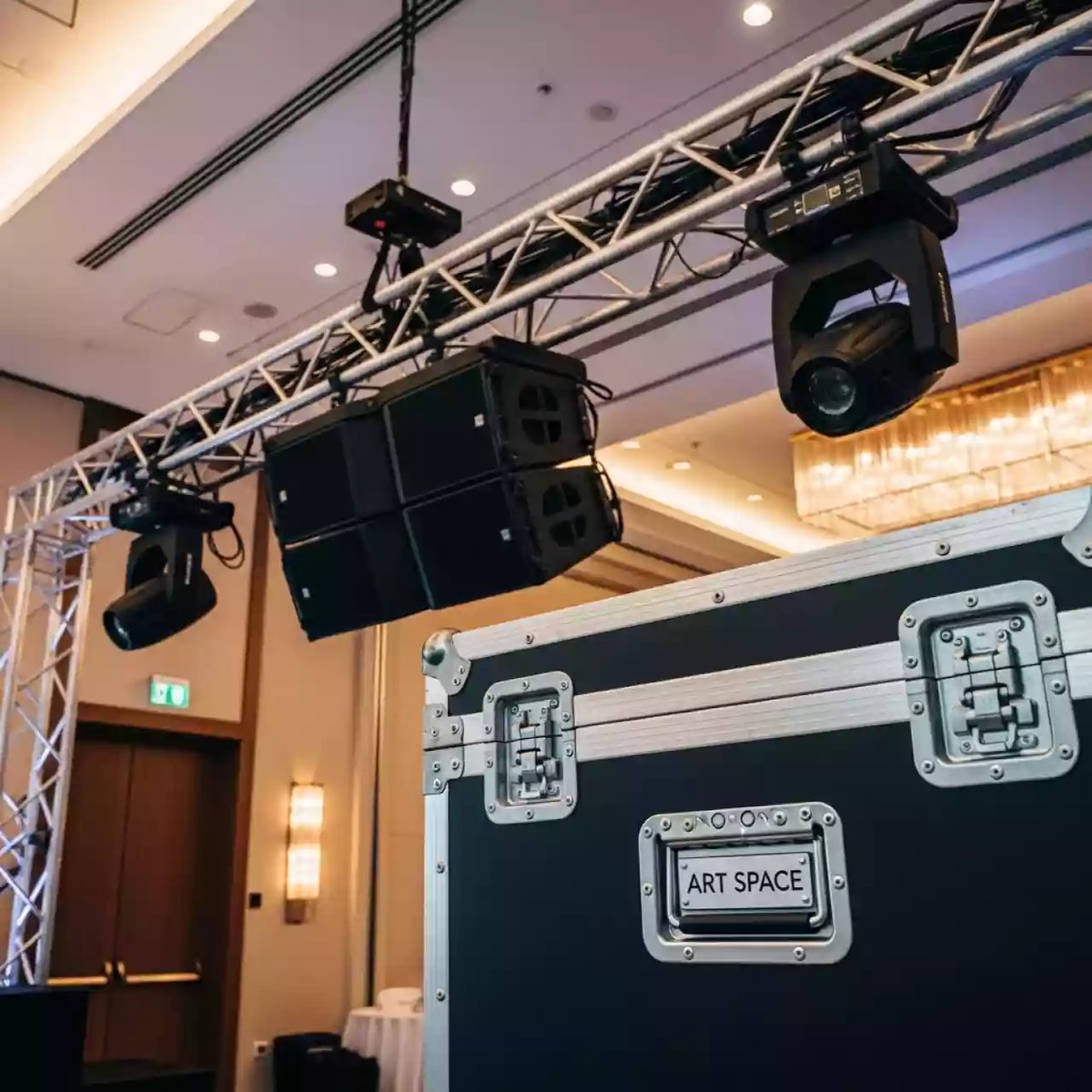 Аренда Акустическая система Martin Audio W8LC в Mövenpick Hotel — ART SPACE