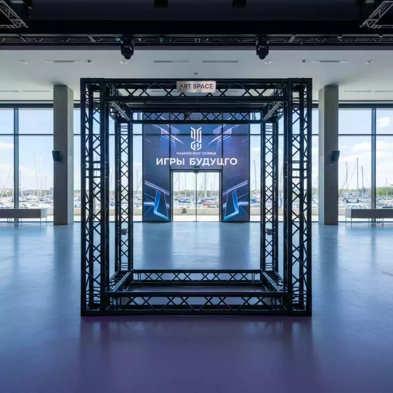 Аренда Алюминиевая ферма TQ 39х39V 150CXV черная в зале «Чайка» (Морпорт) — ART SPACE