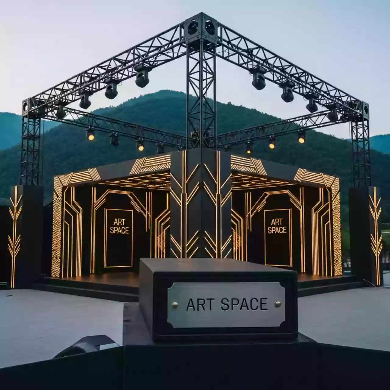 Аренда Алюминиевая ферма TQ 39х39V 250CXV черная в Гранд Отель Поляна — ART SPACE