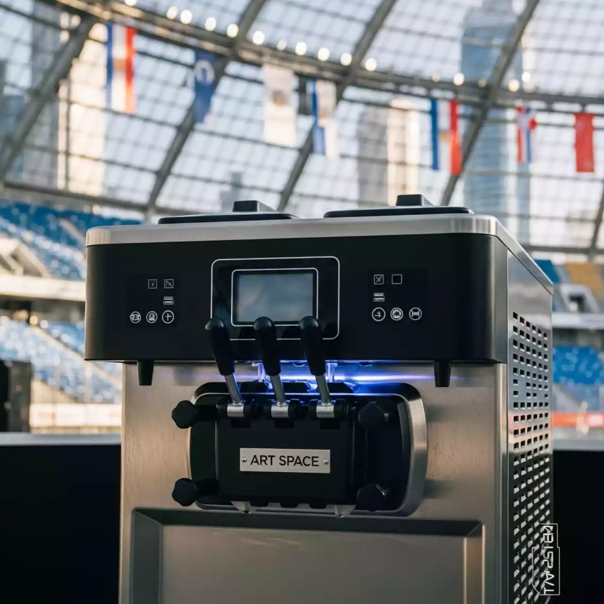 Аренда Аппарат для мягкого мороженого в ледовом дворце «Большой» — ART SPACE