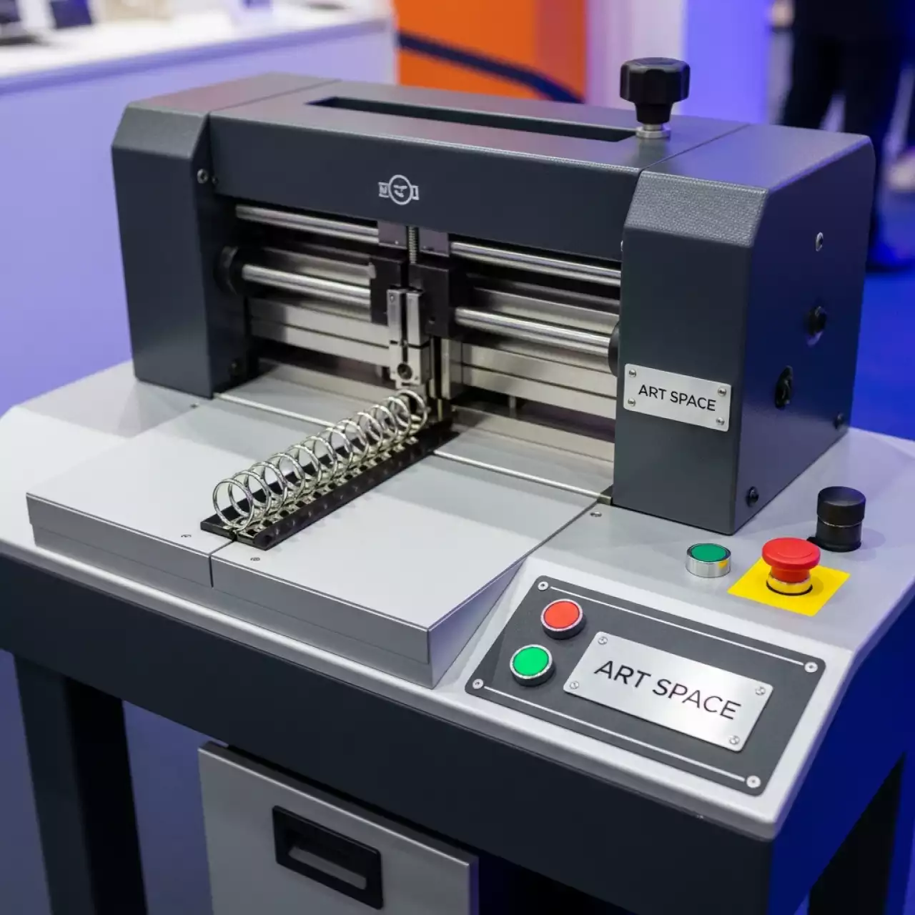 Аренда Аппарат для нарезки металлической пружины Bulros A 30 на площадке Rosa Peak (2320м) — ART SPACE