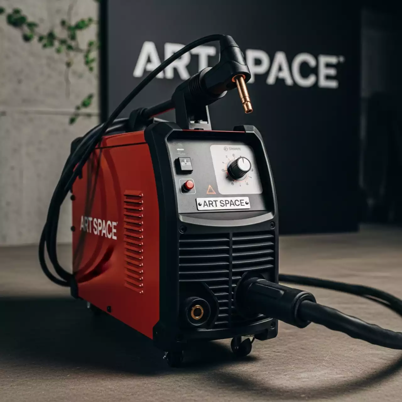 Аренда Аппарат сварочный инверторный Fubag IR 220 220 А в ледовом дворце «Большой» — ART SPACE