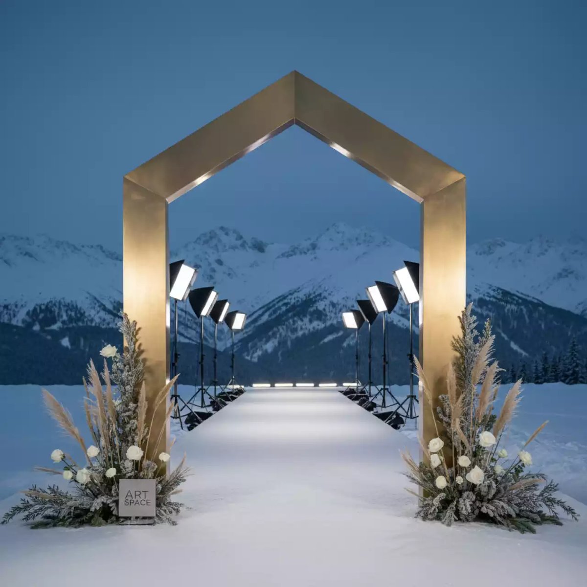 Аренда Арка Brass I на курорте «Газпром» (Альпика) — ART SPACE