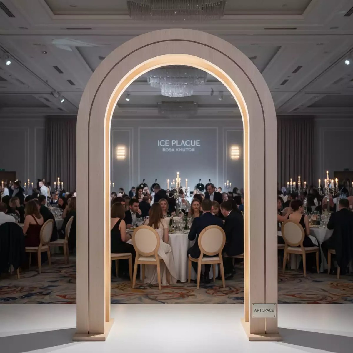 Аренда Арка деревянная Симп в ледовом дворце «Роза Хутор» — ART SPACE