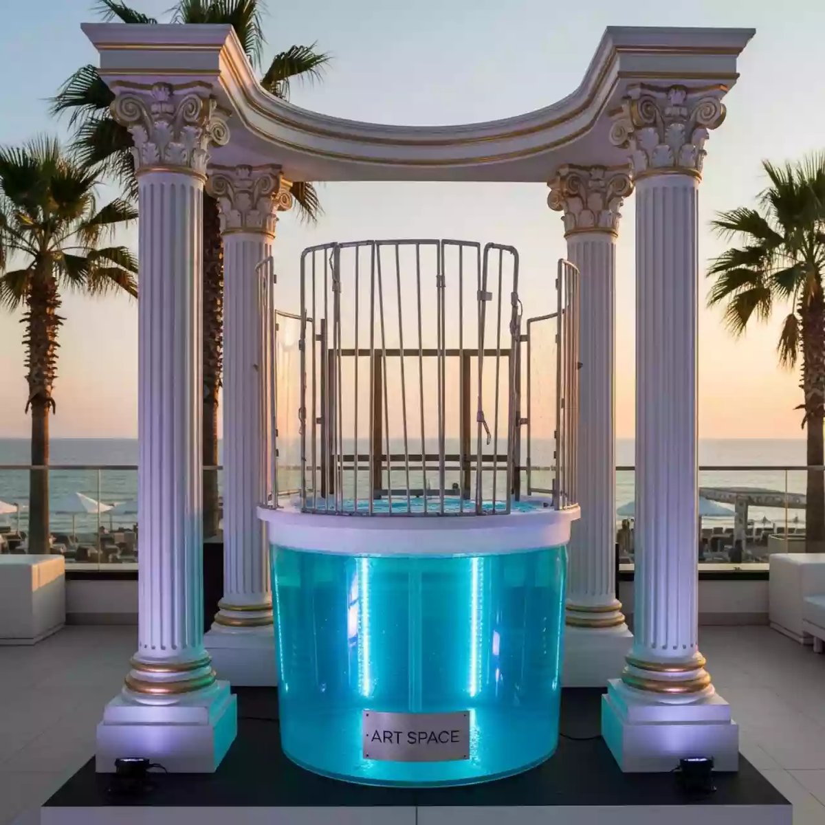 Аренда Аттракцион Бак ловушка Dunk Tank в пляжном клубе Del Mar — ART SPACE