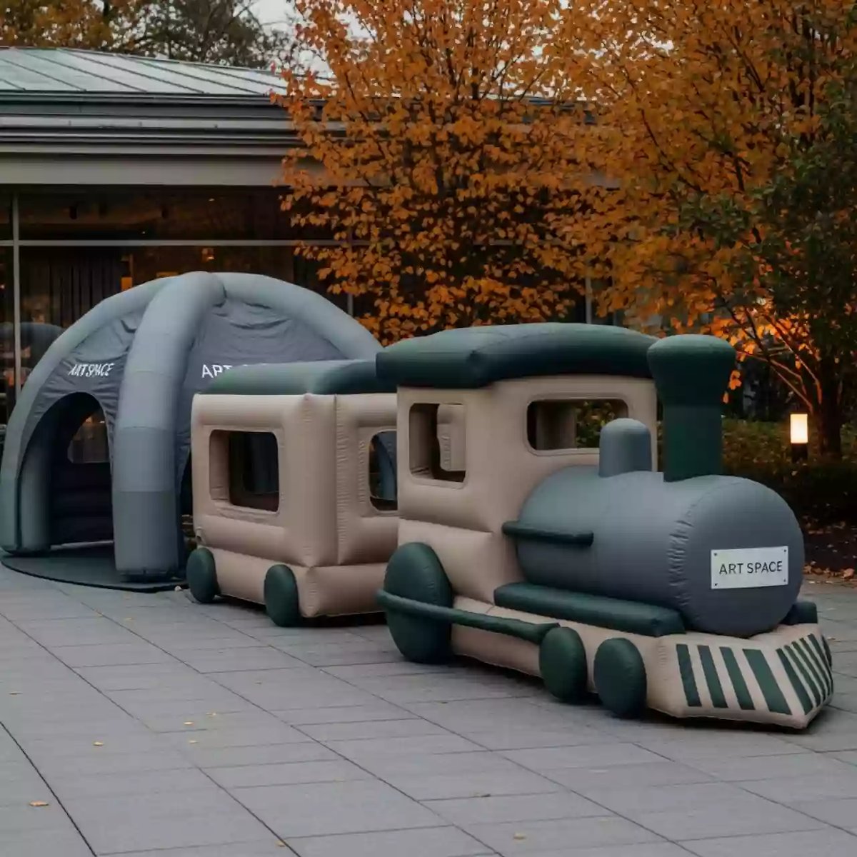 Аренда Аттракцион Надувной паровоз в ресторане «Sanremo» — ART SPACE