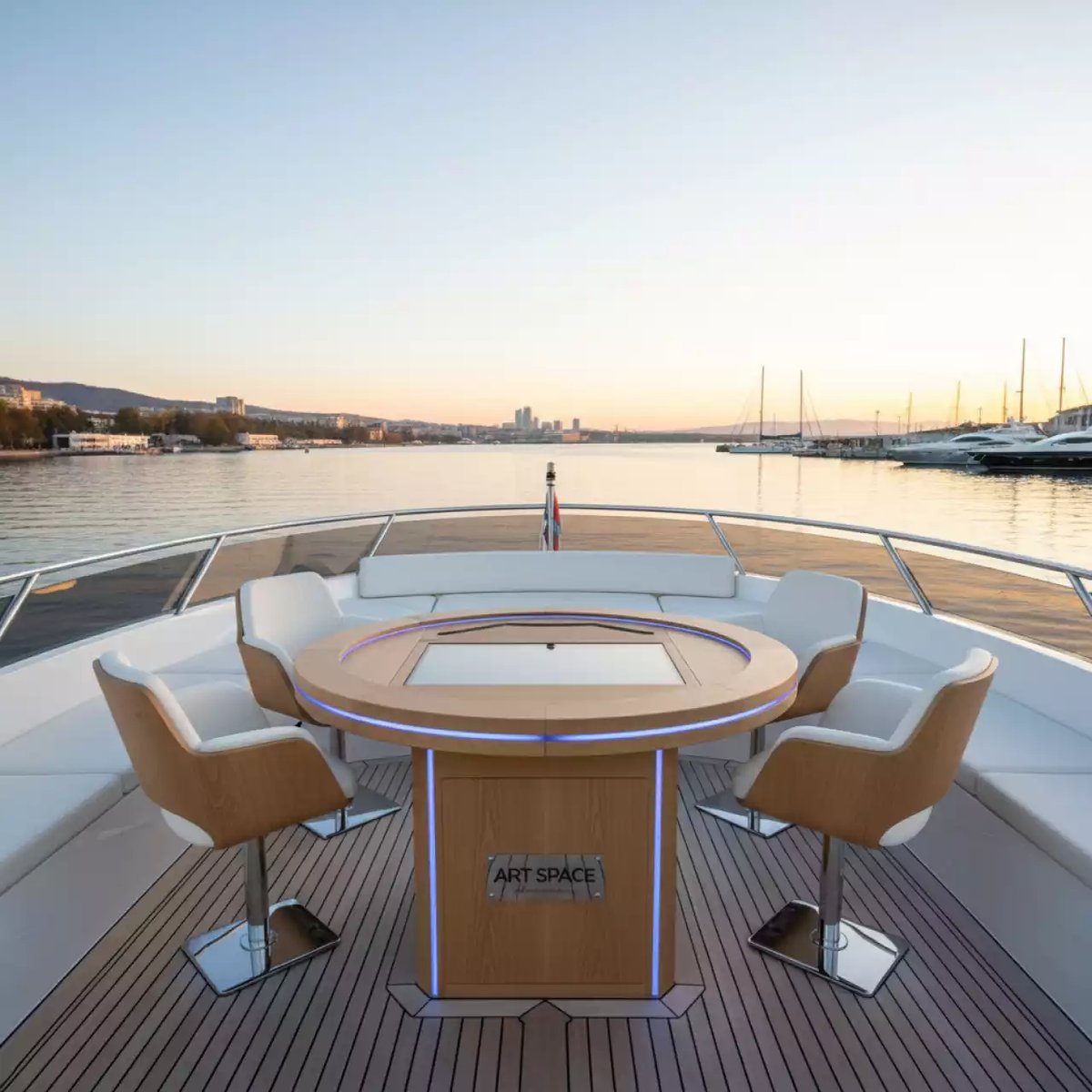 Аренда Аттракцион развлекательный на VIP-яхте (Имеретинский порт) — ART SPACE