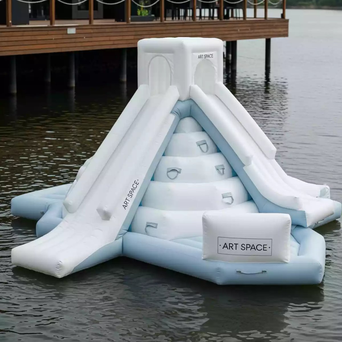 Аренда Айсберг малый с горкой в ресторане «Паруса» — ART SPACE