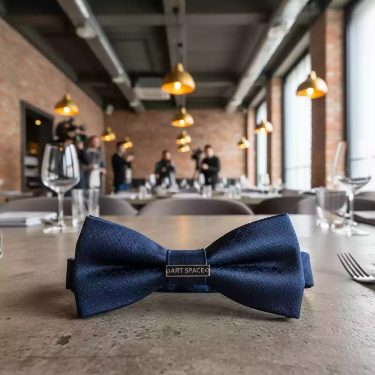 Аренда Бабочка официанта VIP тёмно синяя с узором в ресторане «Баран-Рапан» — ART SPACE