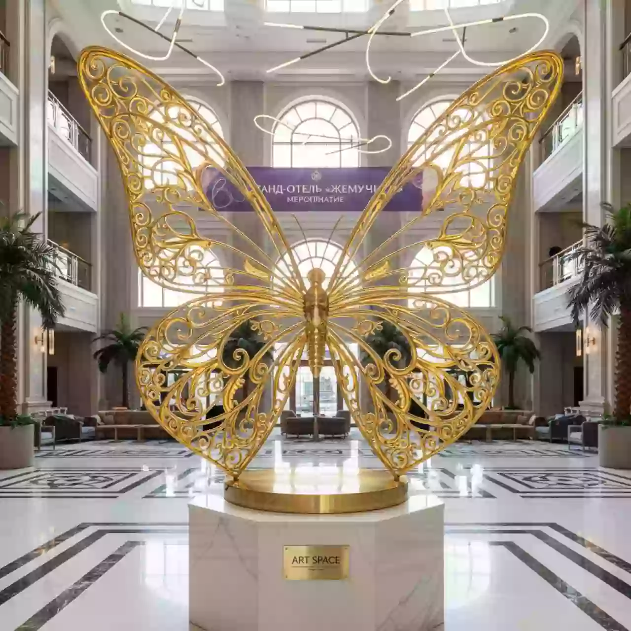 Аренда Бабочка золотистая в гранд-отеле «Жемчужина» — ART SPACE