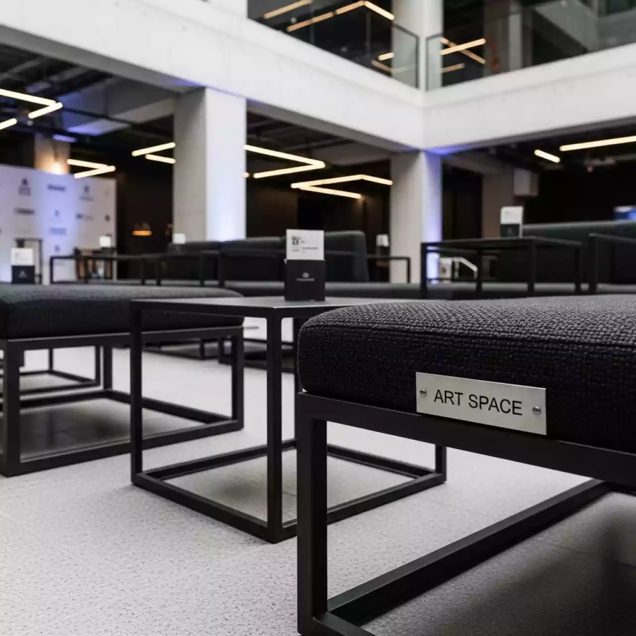 Аренда Банкетки и пуфы в Bridge Resort — ART SPACE