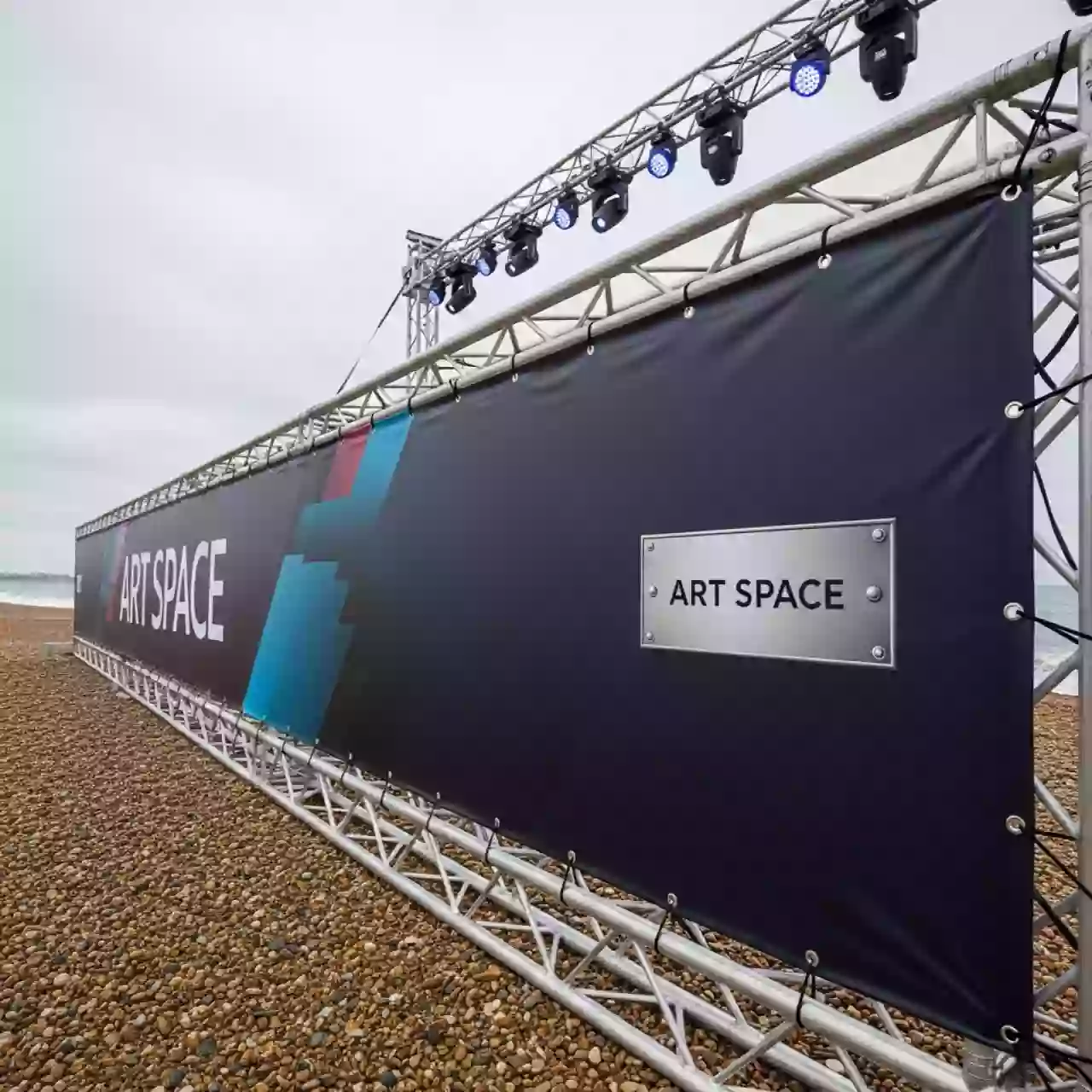 Аренда Баннер Vikuflex A ламинированный Frontlit 320 гр 50x1,6 м матовый на пляже «Маяк» — ART SPACE