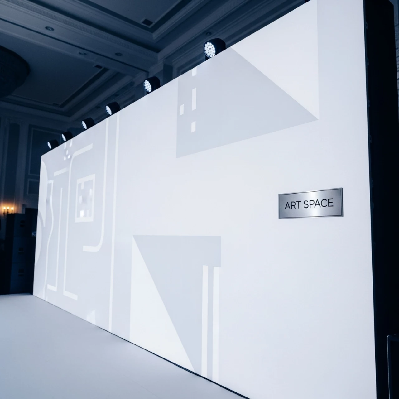 Аренда Баннер Vikuflex A ламинированный Frontlit 440 гр 50x2,2 м мат 500Dx300D 18x12 в гранд-отеле «Жемчужина» — ART SPACE