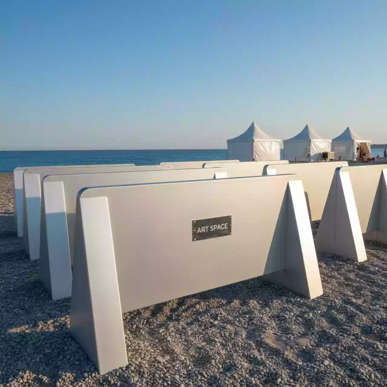 Аренда Барьеры силовые безопасности на пляже «Маяк» — ART SPACE