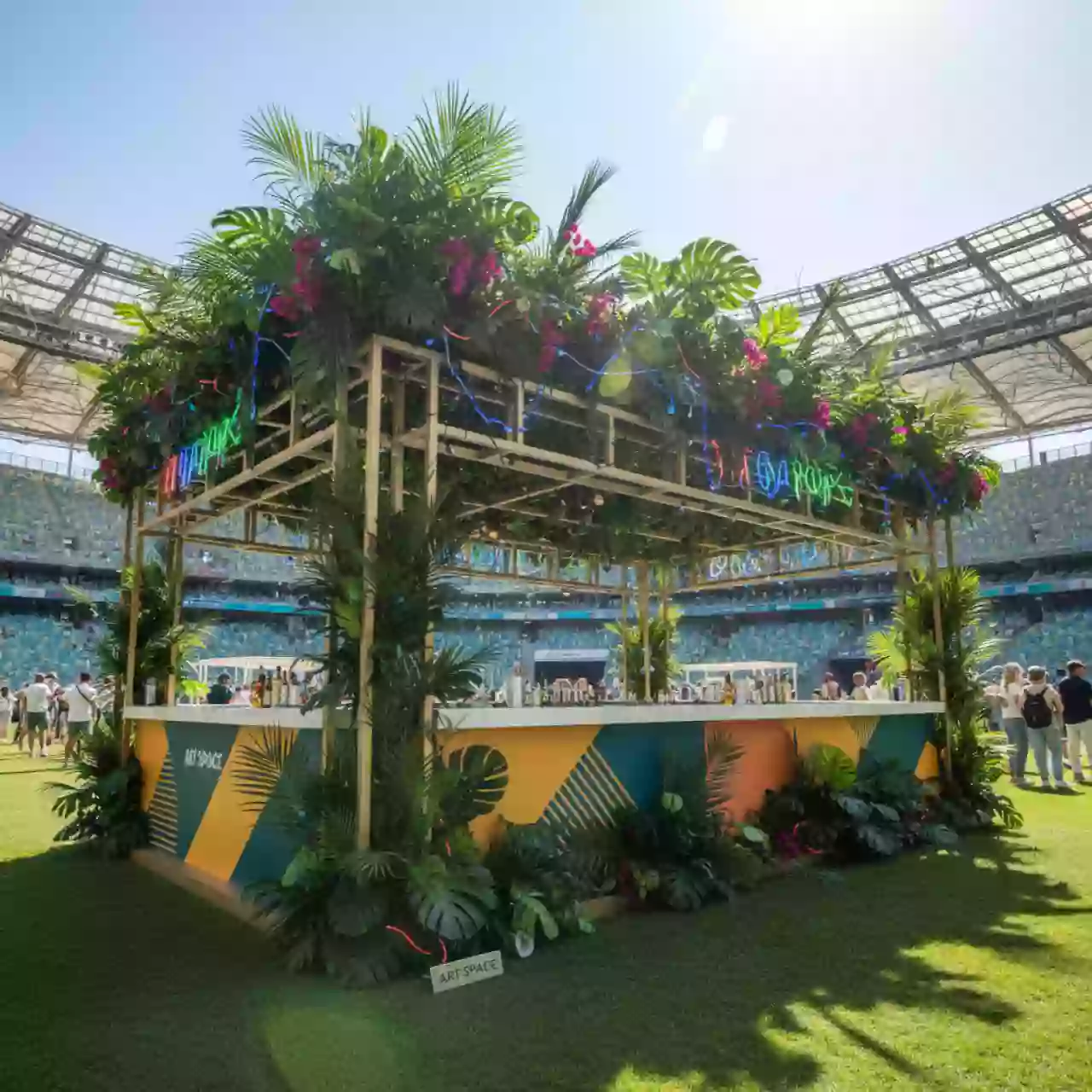 Аренда Бар Новый год в тропиках на арене «Фишт» — ART SPACE