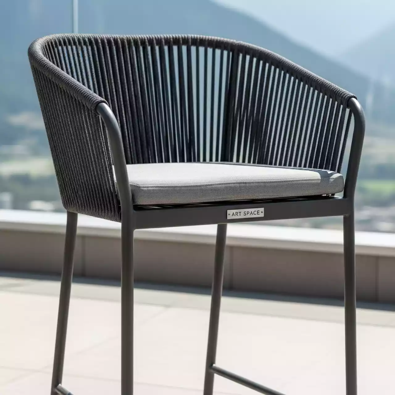 Аренда Барный стул Бордо плетеный из роупа стальной каркас RAL7022 роуп 15 мм ткань серая в Поляна 1389 Отель и Спа — ART SPACE