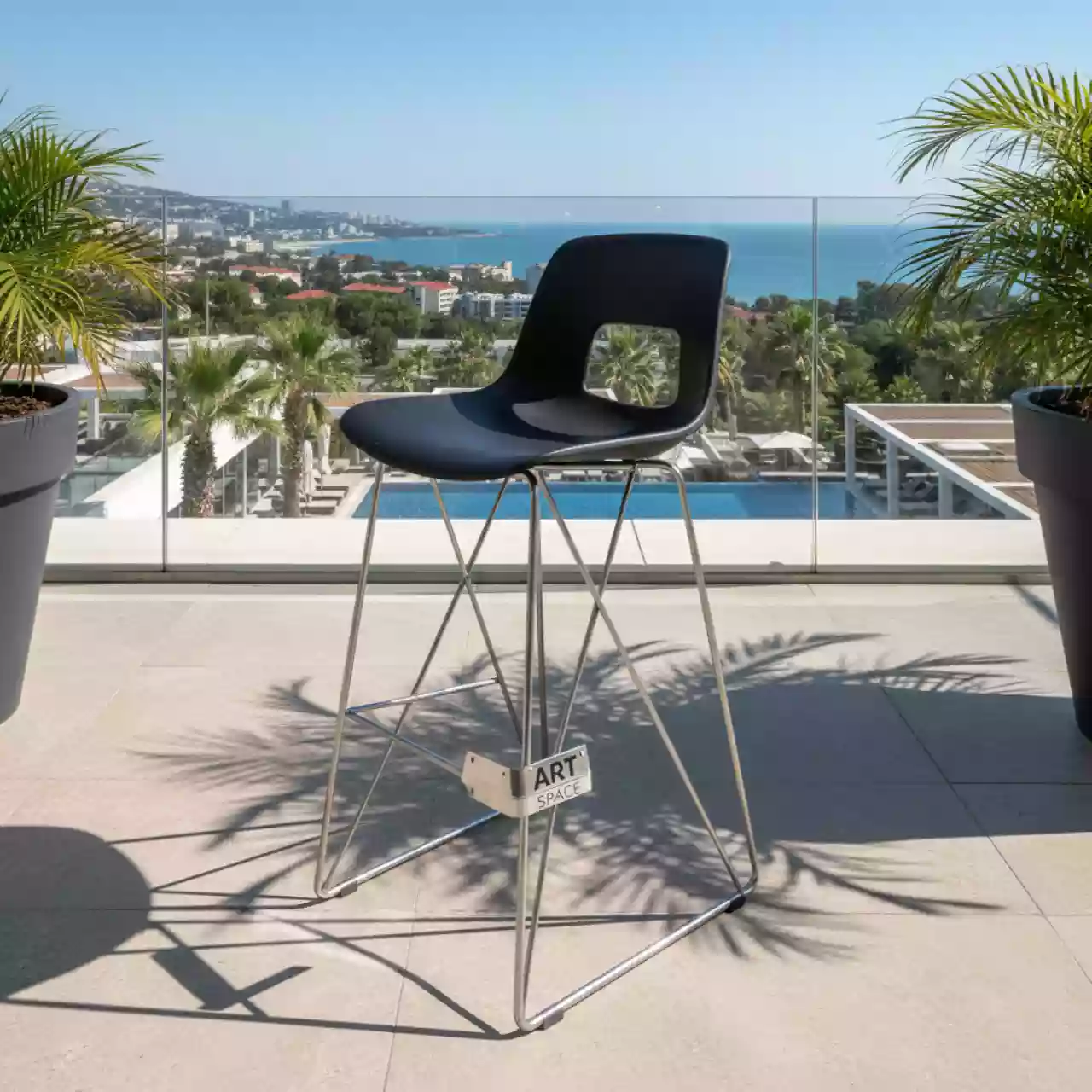 Аренда Барный стул черный Eames Black в отеле Hyatt Regency Sochi — ART SPACE