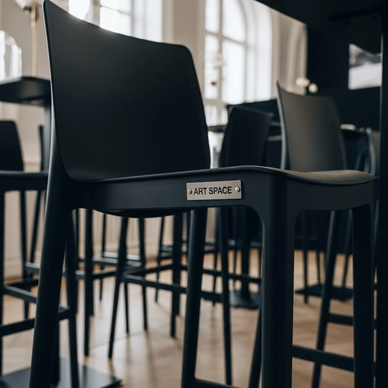 Аренда Барный стул черный в банкетном зале «Дельфин» — ART SPACE