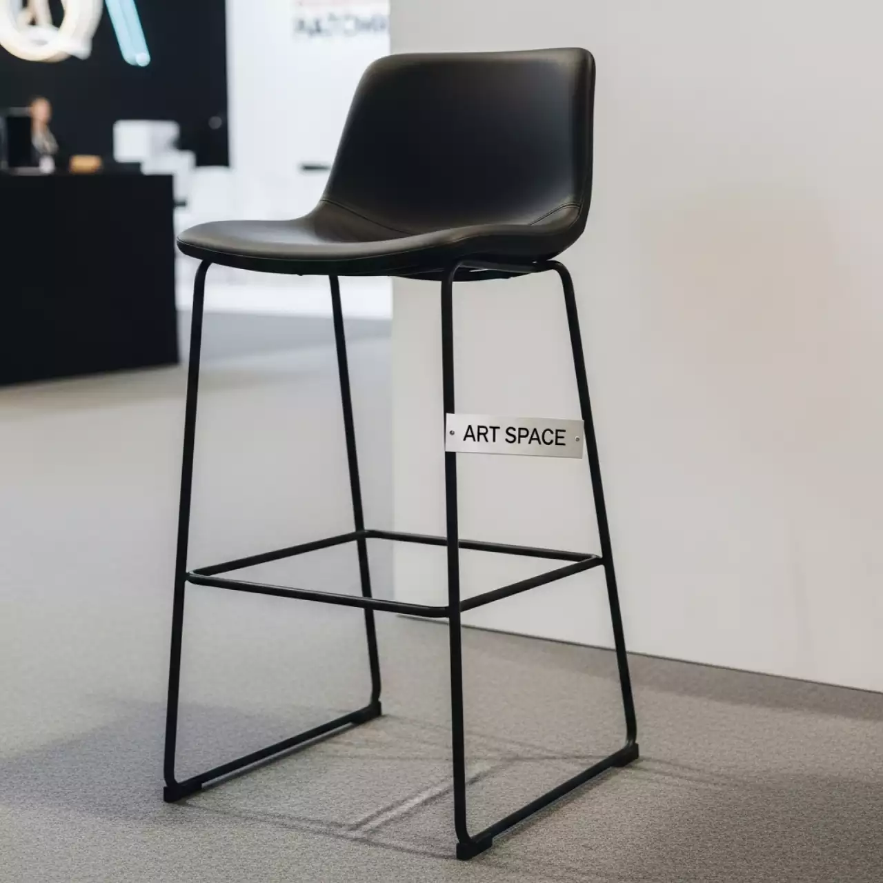 Аренда Барный стул Краков экокожа черная в ледовом дворце «Роза Хутор» — ART SPACE