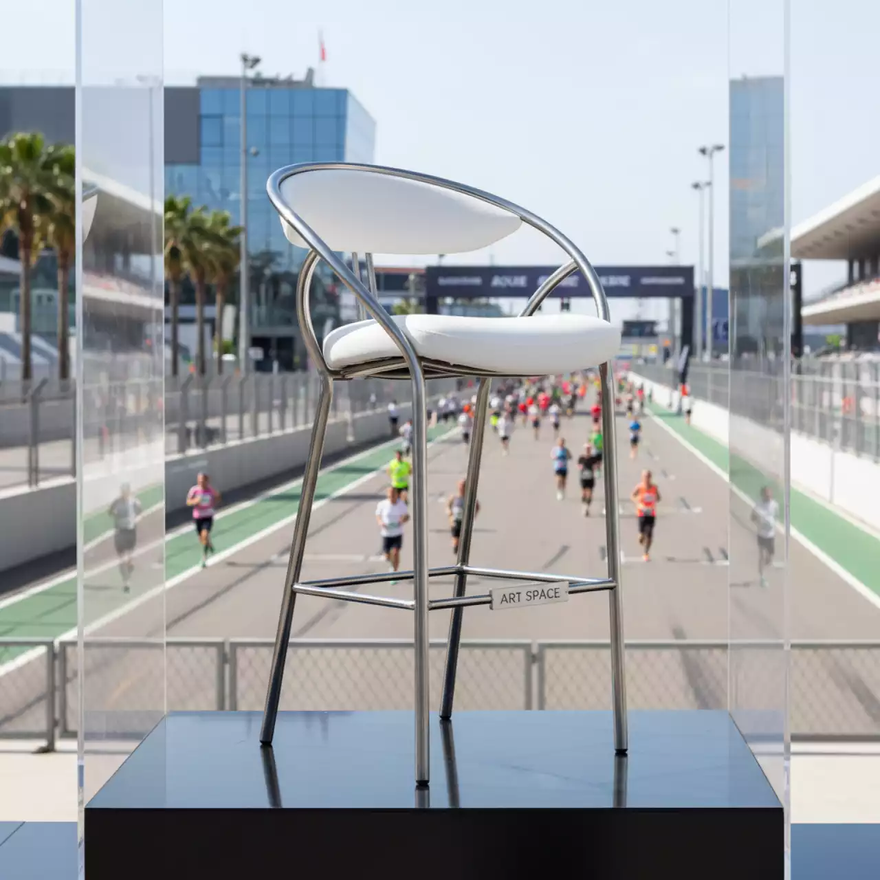 Аренда Барный стул Morbido White на Сочи Автодроме — ART SPACE