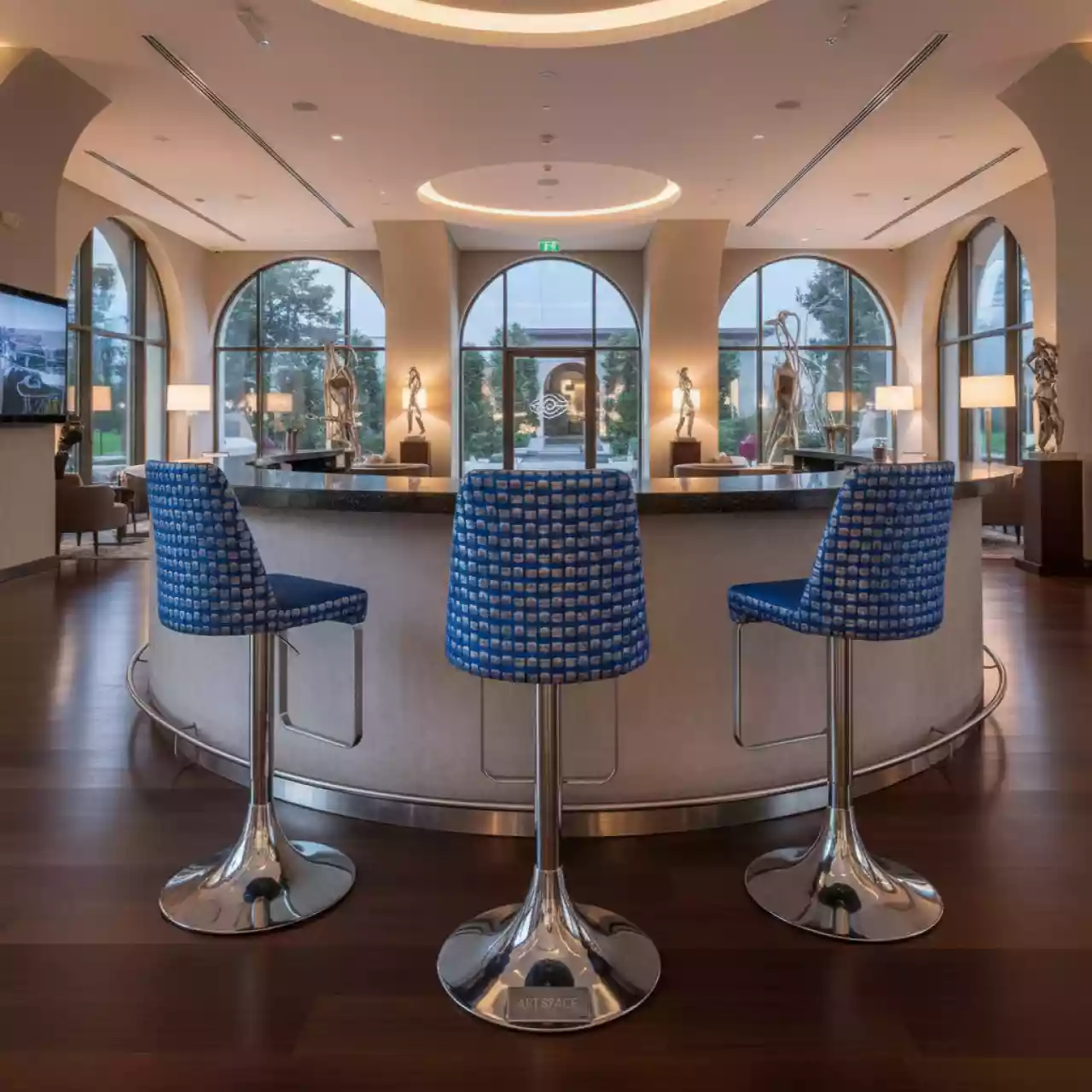 Аренда Барный стул плетеный в отеле «Богатырь» — ART SPACE