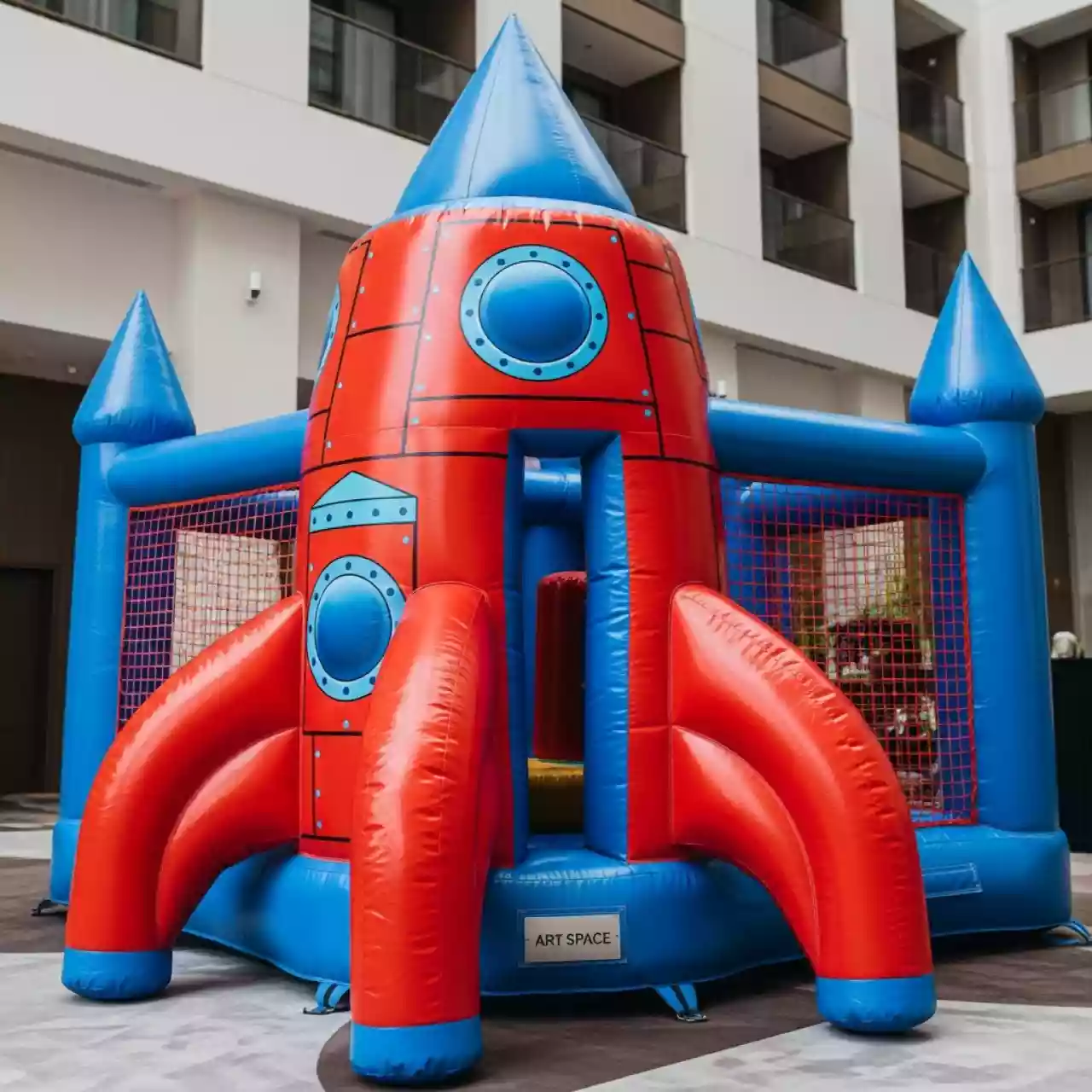 Аренда Батут Кенгуру космическая ракета в Mercure Сочи Центр — ART SPACE