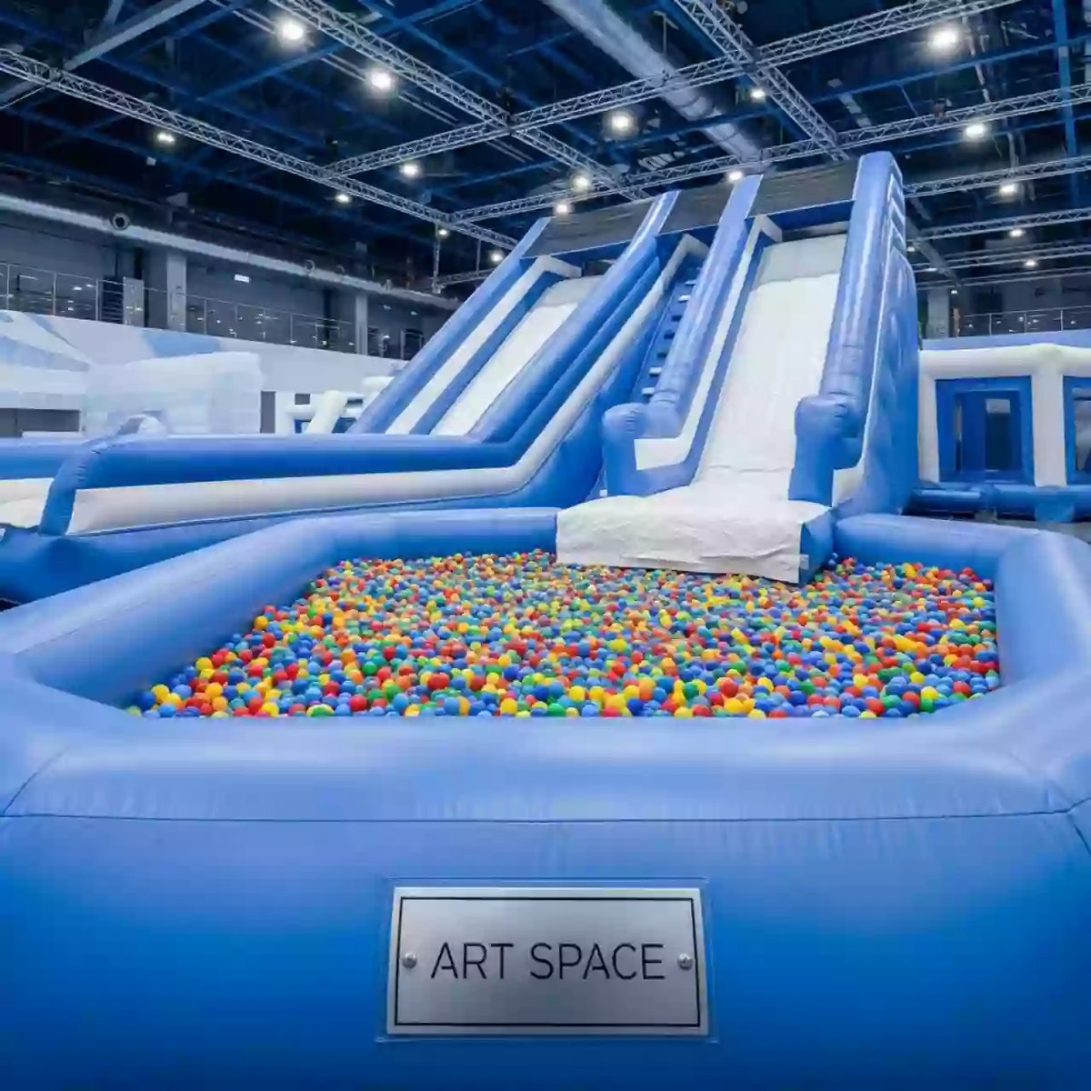 Аренда Батут с горкой и сухим бассейном Парк развлечений в ледовом дворце «Роза Хутор» — ART SPACE