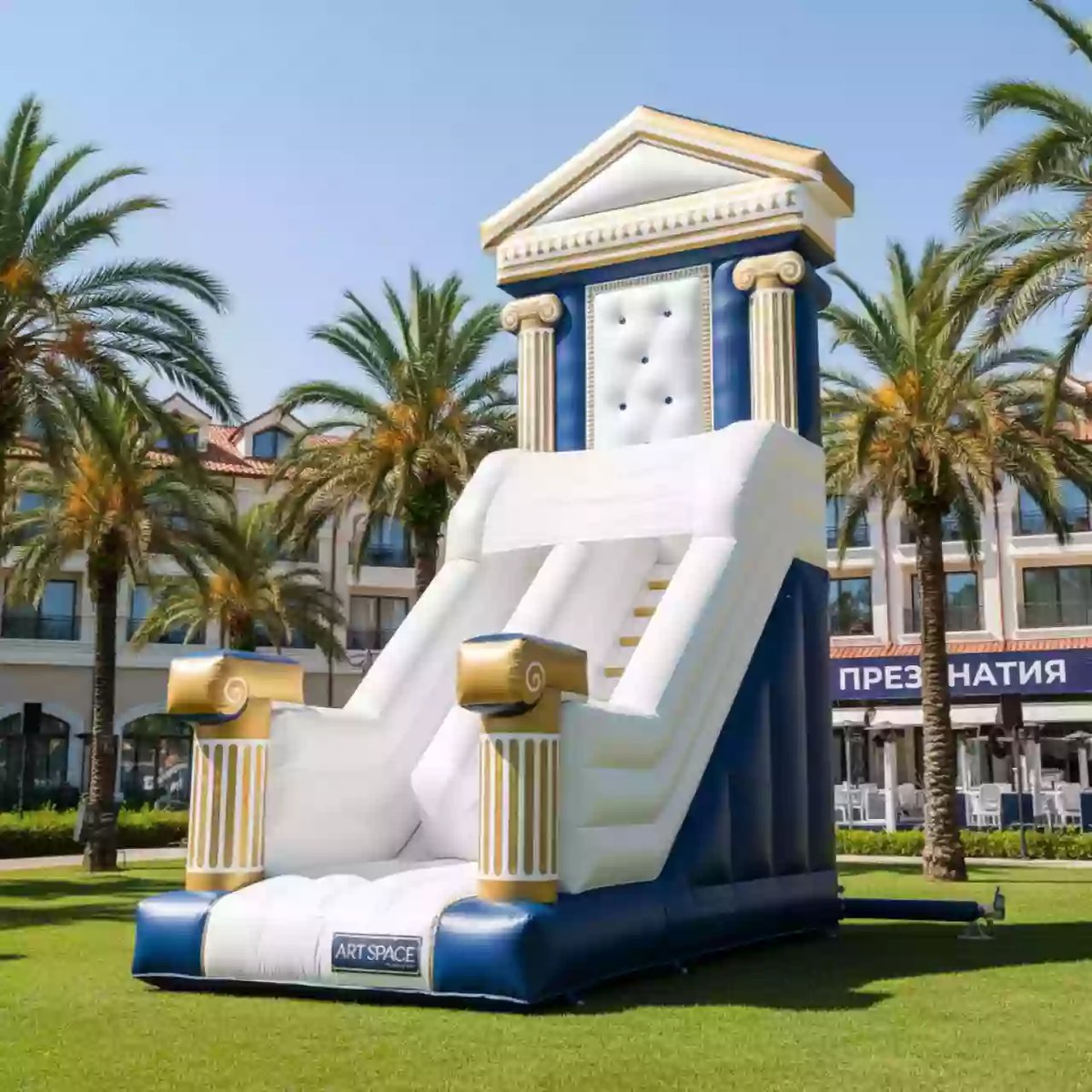 Аренда Батут с горкой Новогодний трон в Courtyard by Marriott Sochi — ART SPACE
