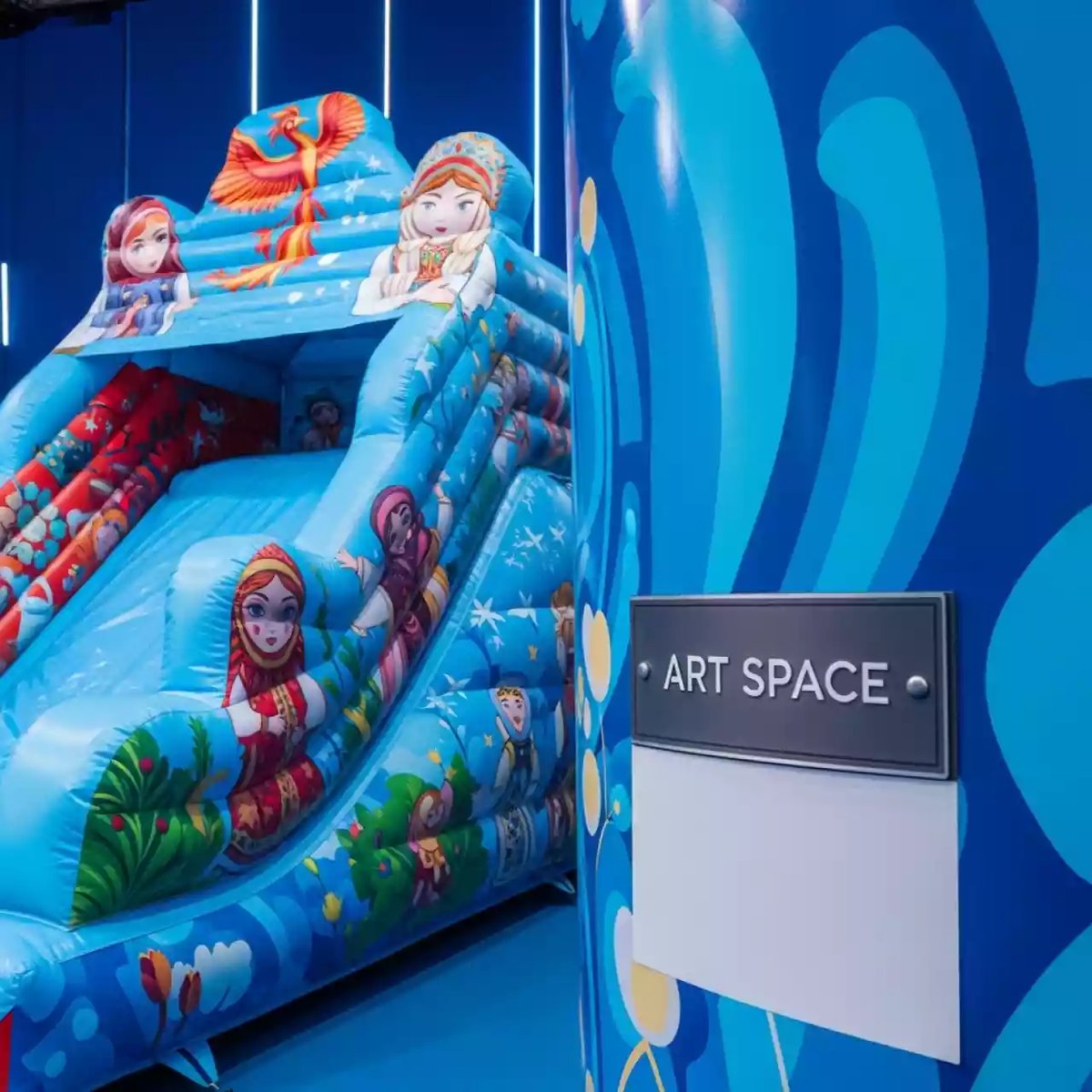 Аренда Батут с горкой "Русские сказки" в ледовом дворце «Роза Хутор» — ART SPACE