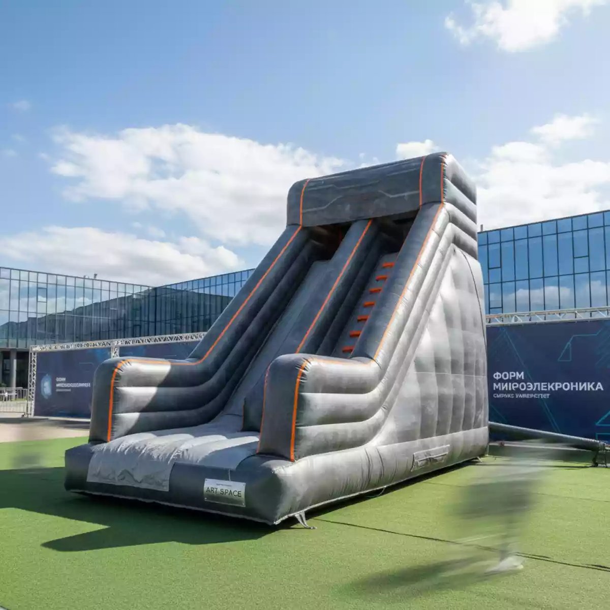Аренда Батут с горкой Технарики в Университете «Сириус» — ART SPACE